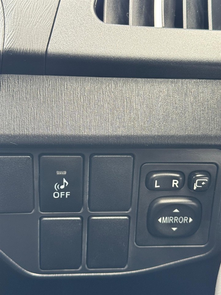 2013 Toyota PRIUS thumbnail