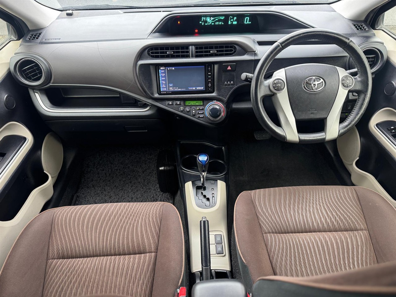 2013 Toyota Aqua thumbnail