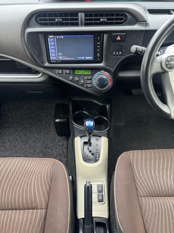 2013 Toyota Aqua thumbnail