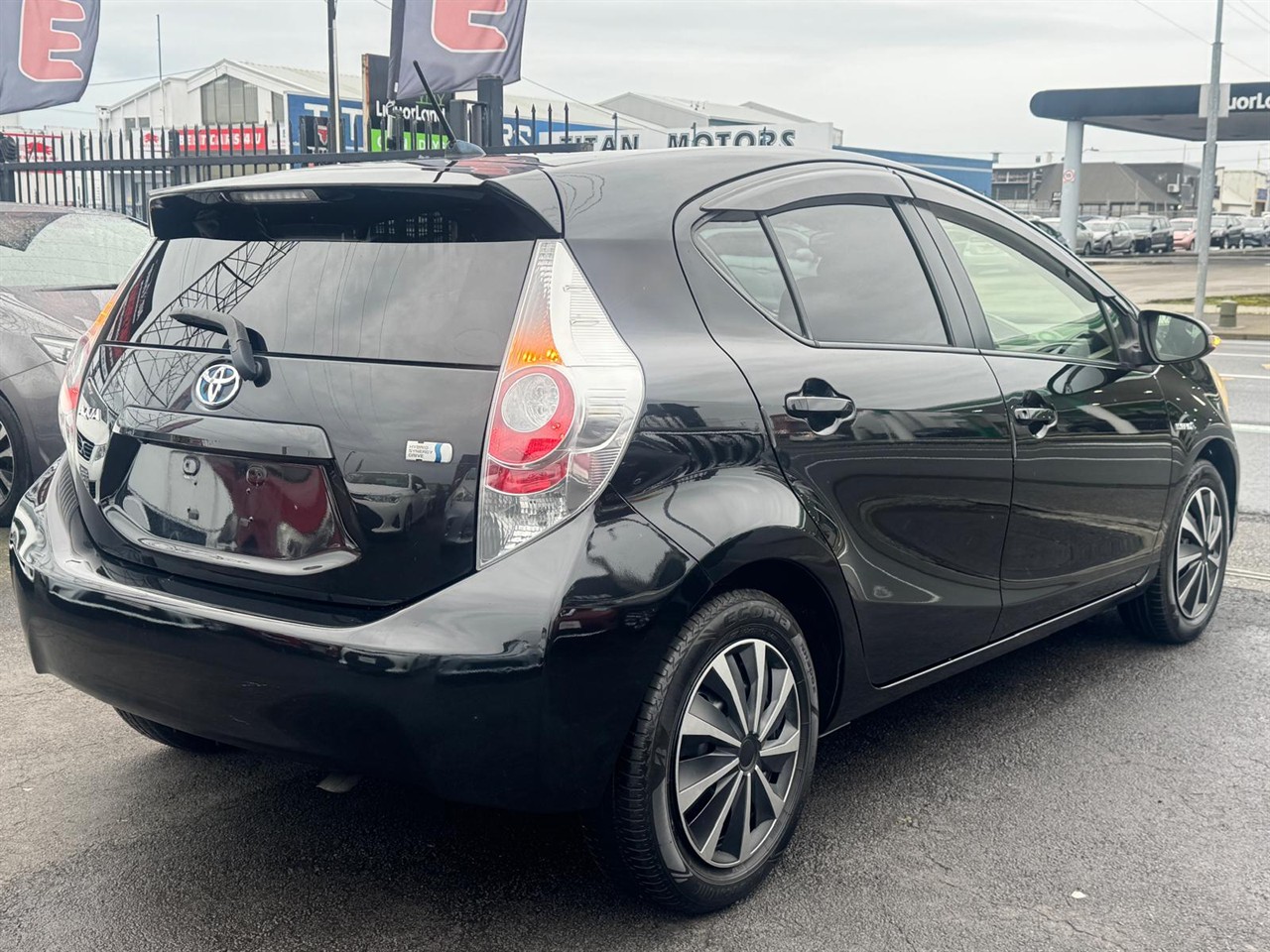 2013 Toyota Aqua thumbnail