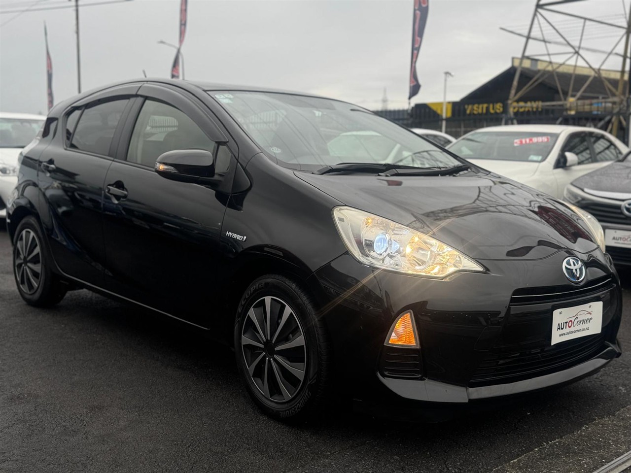 2013 Toyota Aqua thumbnail