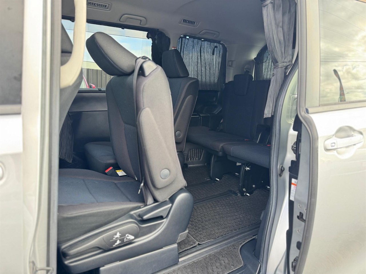 2014 Toyota NOAH thumbnail