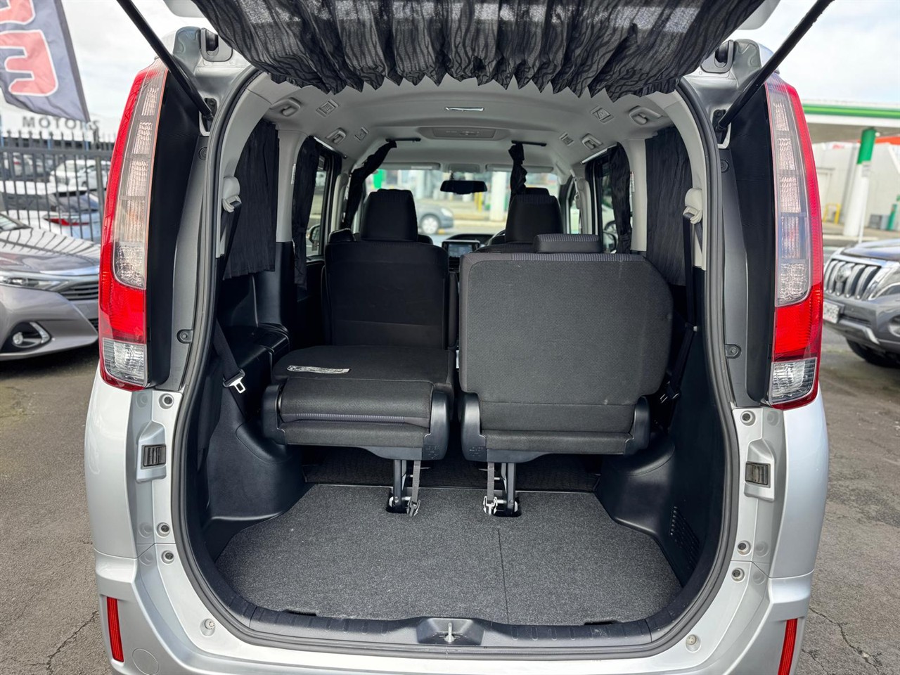 2014 Toyota NOAH thumbnail