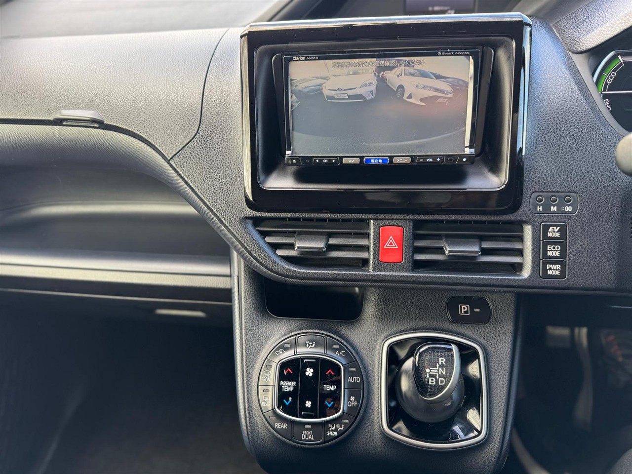 2014 Toyota NOAH thumbnail