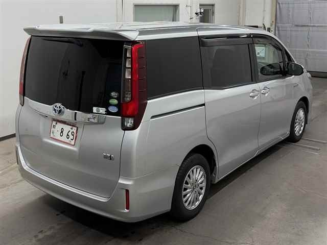 2014 Toyota NOAH thumbnail
