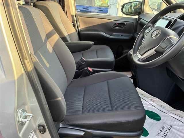 2014 Toyota NOAH thumbnail