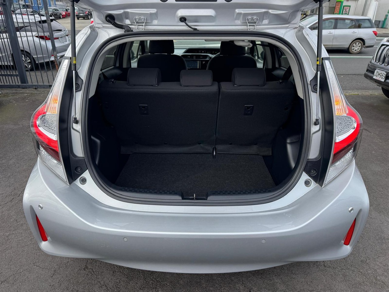 2020 Toyota Aqua thumbnail