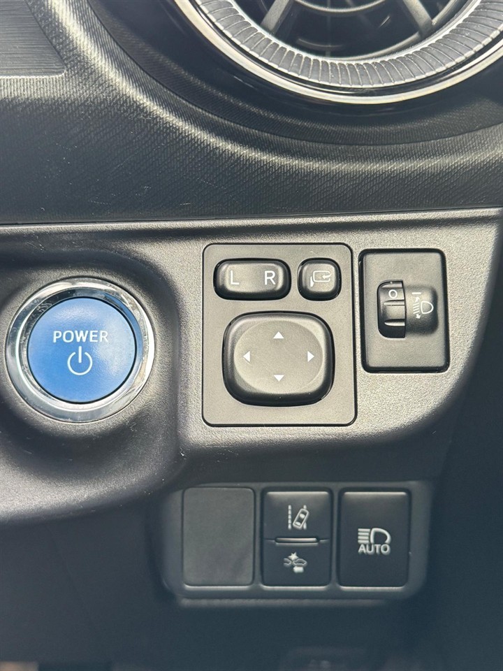 2020 Toyota Aqua thumbnail