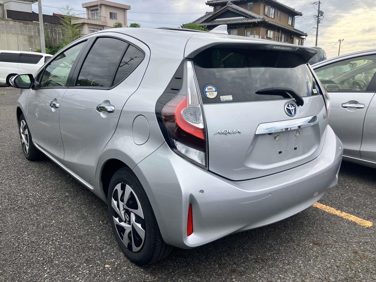 2020 Toyota Aqua thumbnail