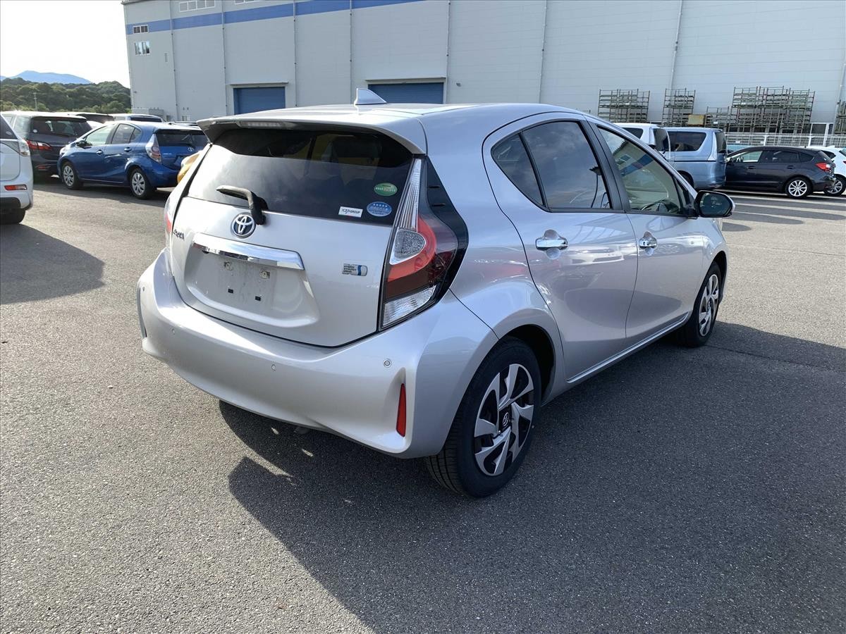 2020 Toyota Aqua thumbnail