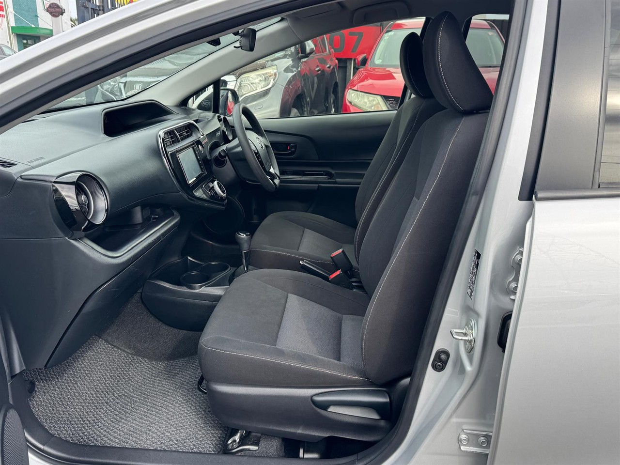 2020 Toyota Aqua thumbnail