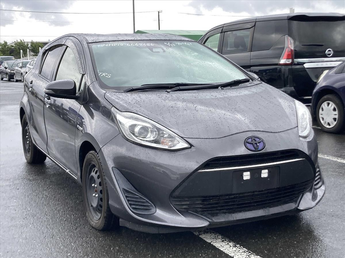 2017 Toyota Aqua thumbnail
