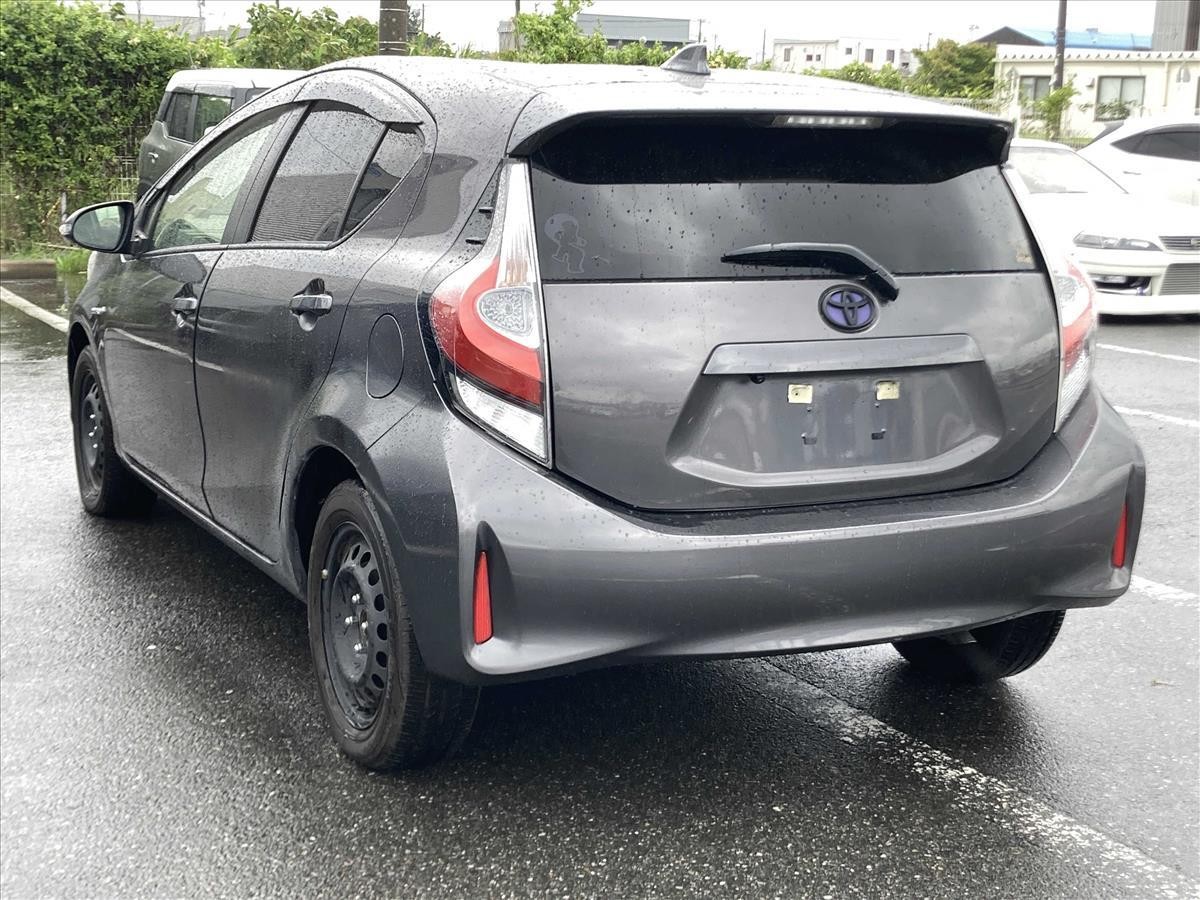 2017 Toyota Aqua thumbnail
