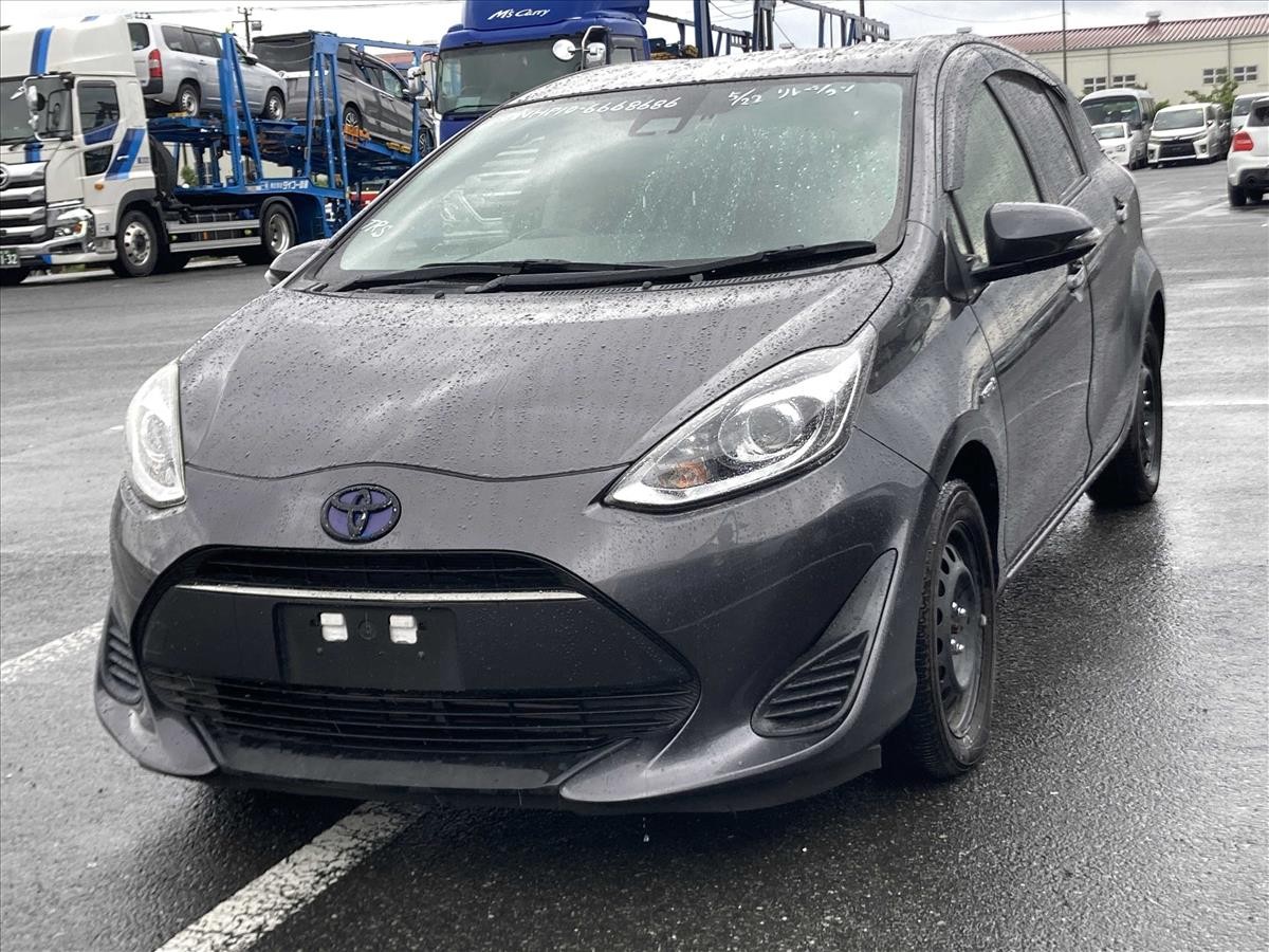 2017 Toyota Aqua thumbnail