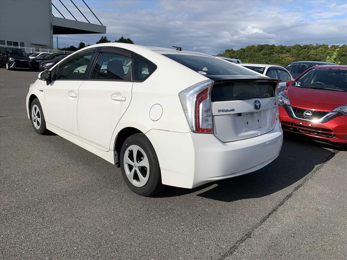 2015 Toyota PRIUS thumbnail