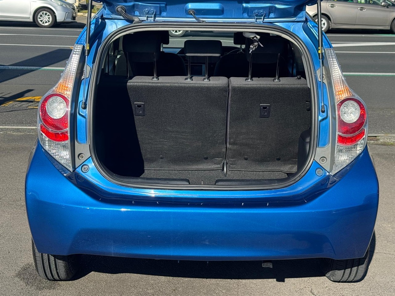 2013 Toyota Aqua thumbnail