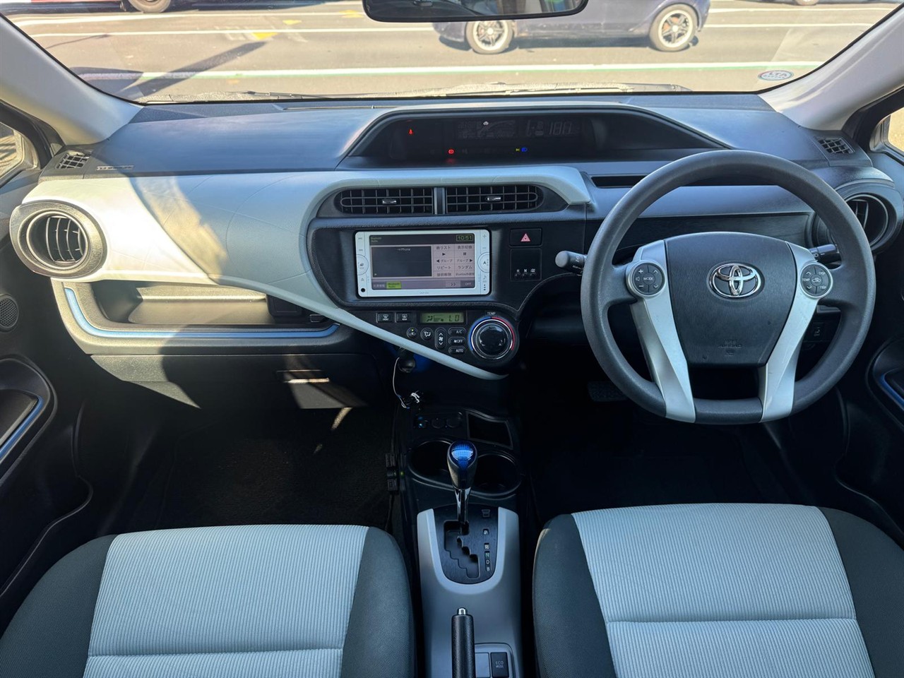 2013 Toyota Aqua thumbnail