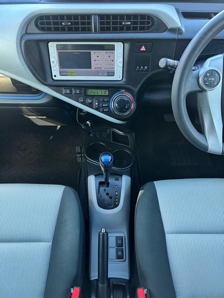 2013 Toyota Aqua thumbnail