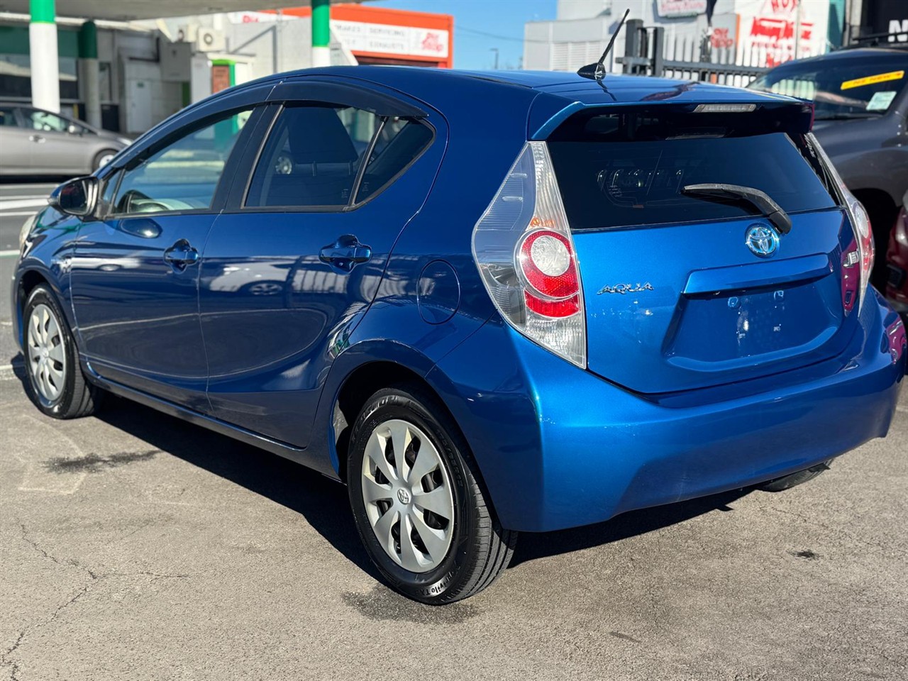 2013 Toyota Aqua thumbnail