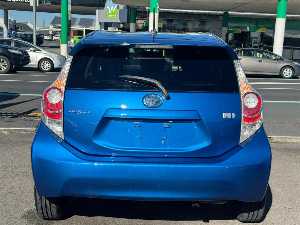 2013 Toyota Aqua thumbnail