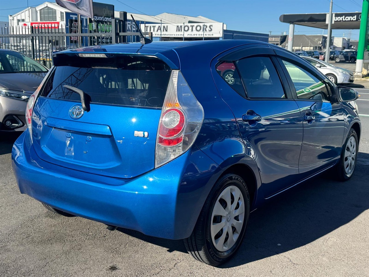 2013 Toyota Aqua thumbnail