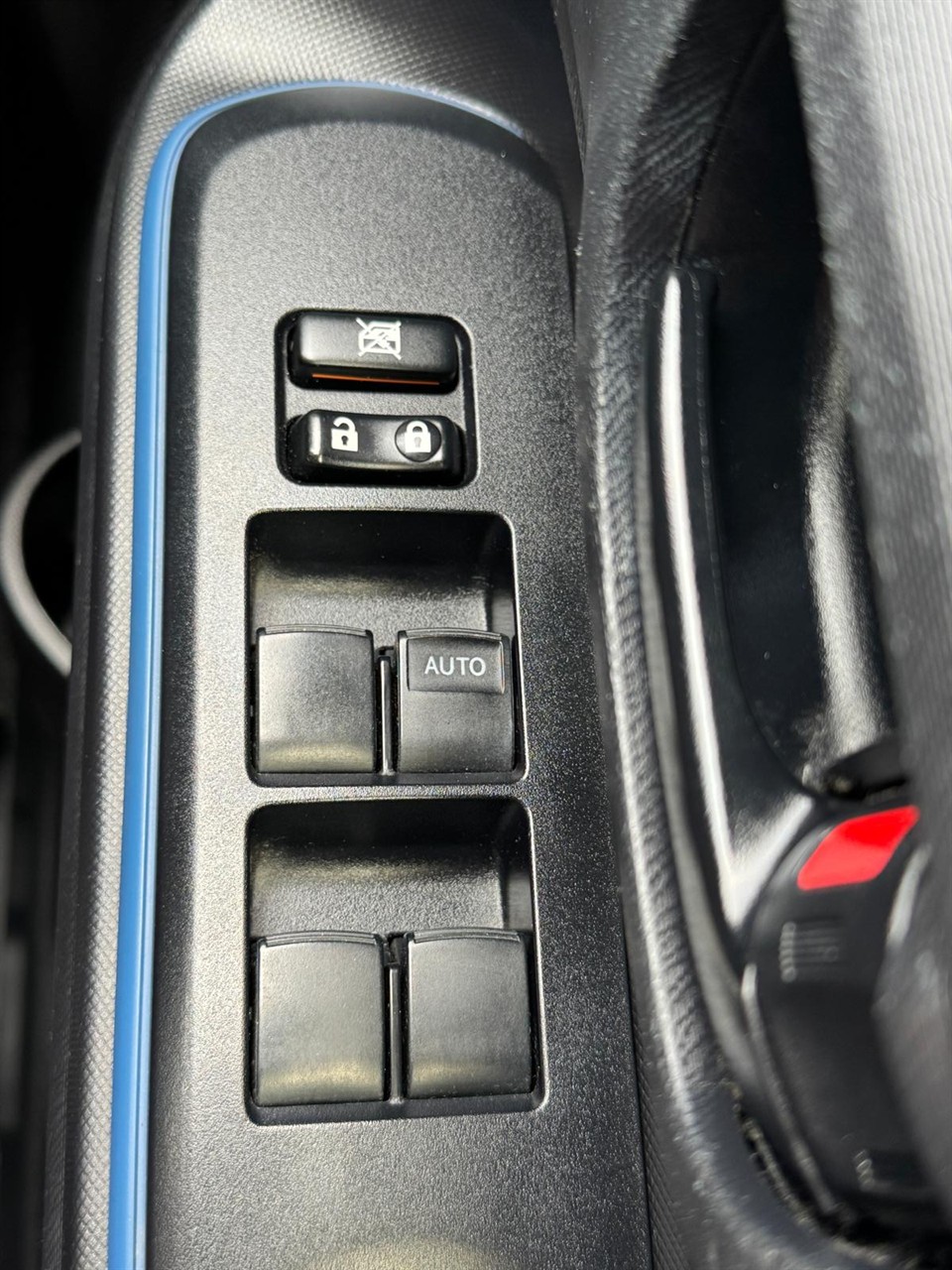 2013 Toyota Aqua thumbnail