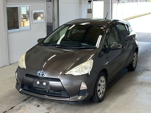 2013 Toyota Aqua thumbnail