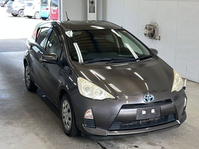 2013 Toyota Aqua thumbnail