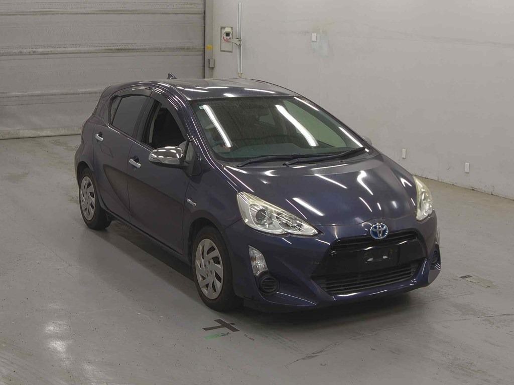 2015 Toyota Aqua thumbnail