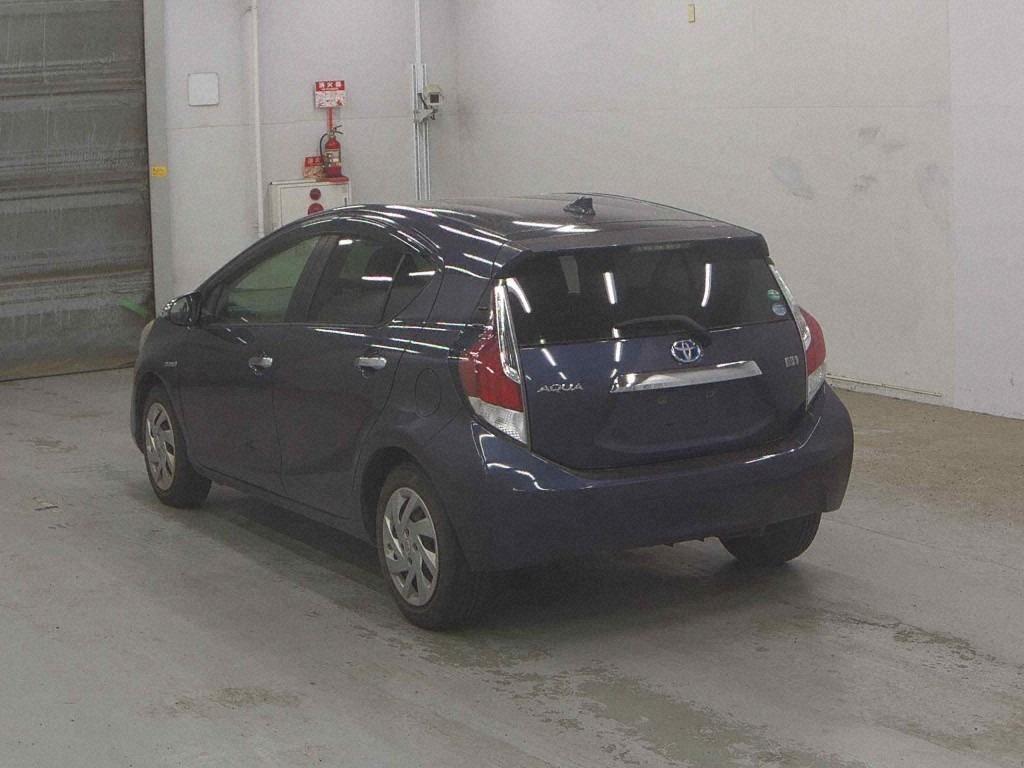 2015 Toyota Aqua thumbnail