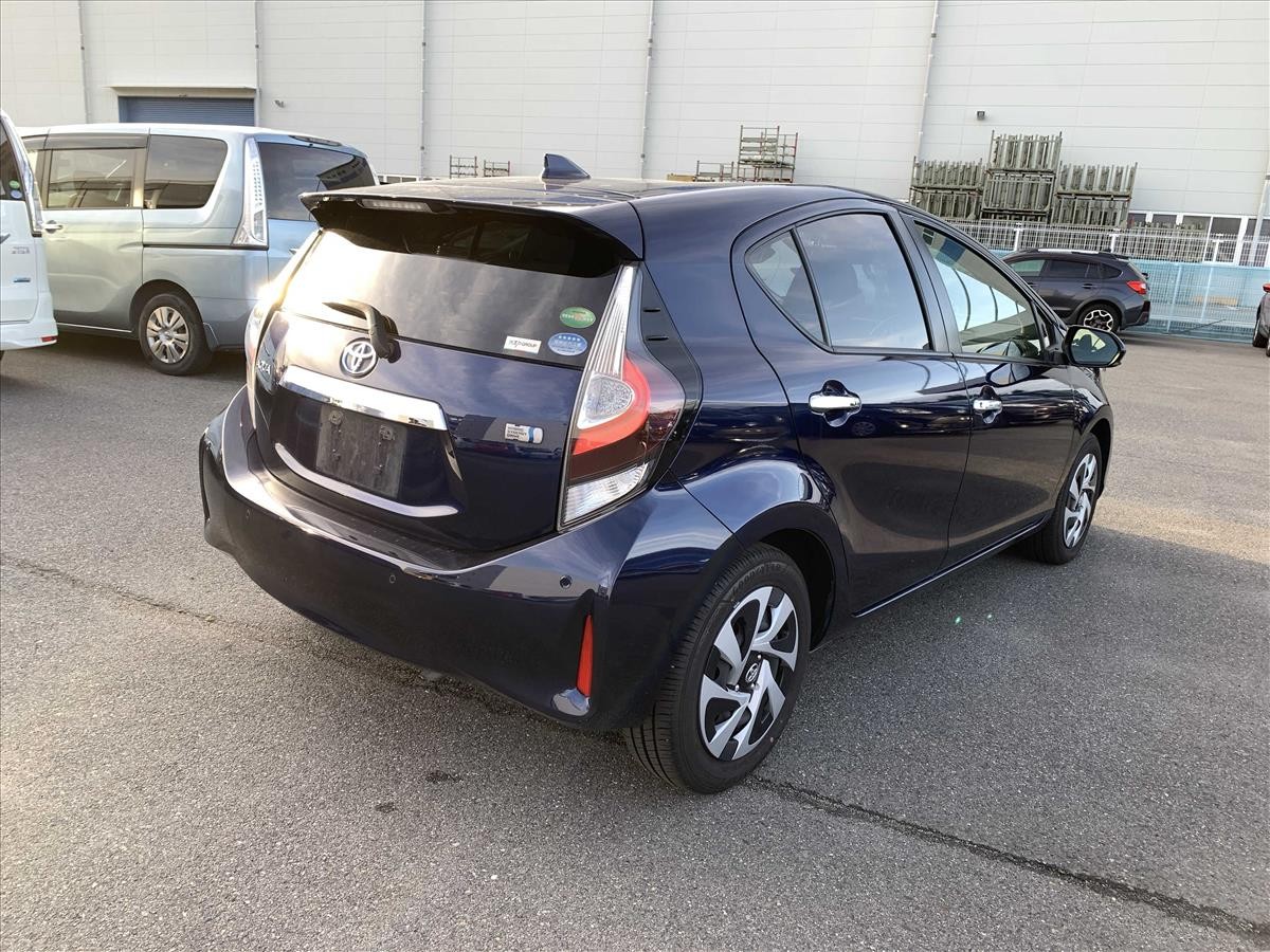 2020 Toyota Aqua thumbnail