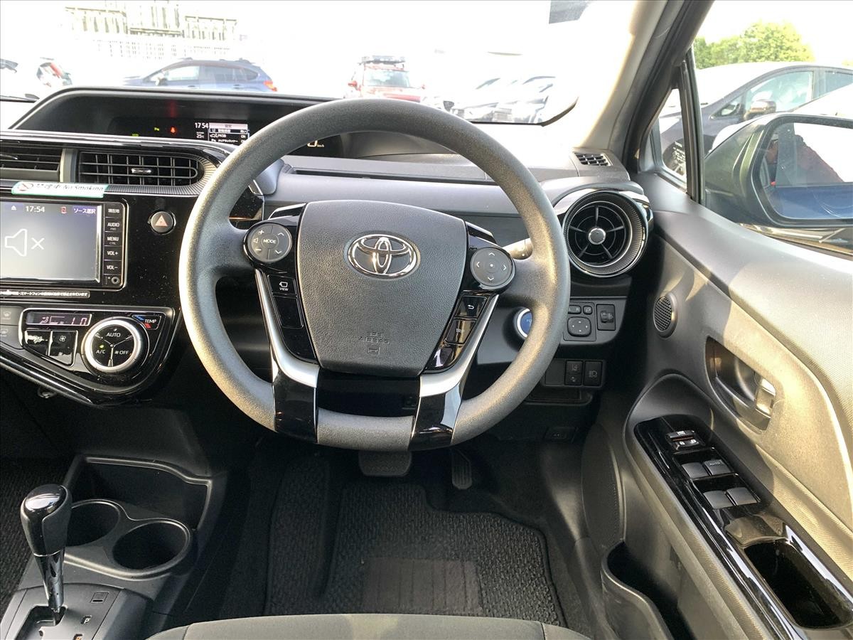 2020 Toyota Aqua thumbnail