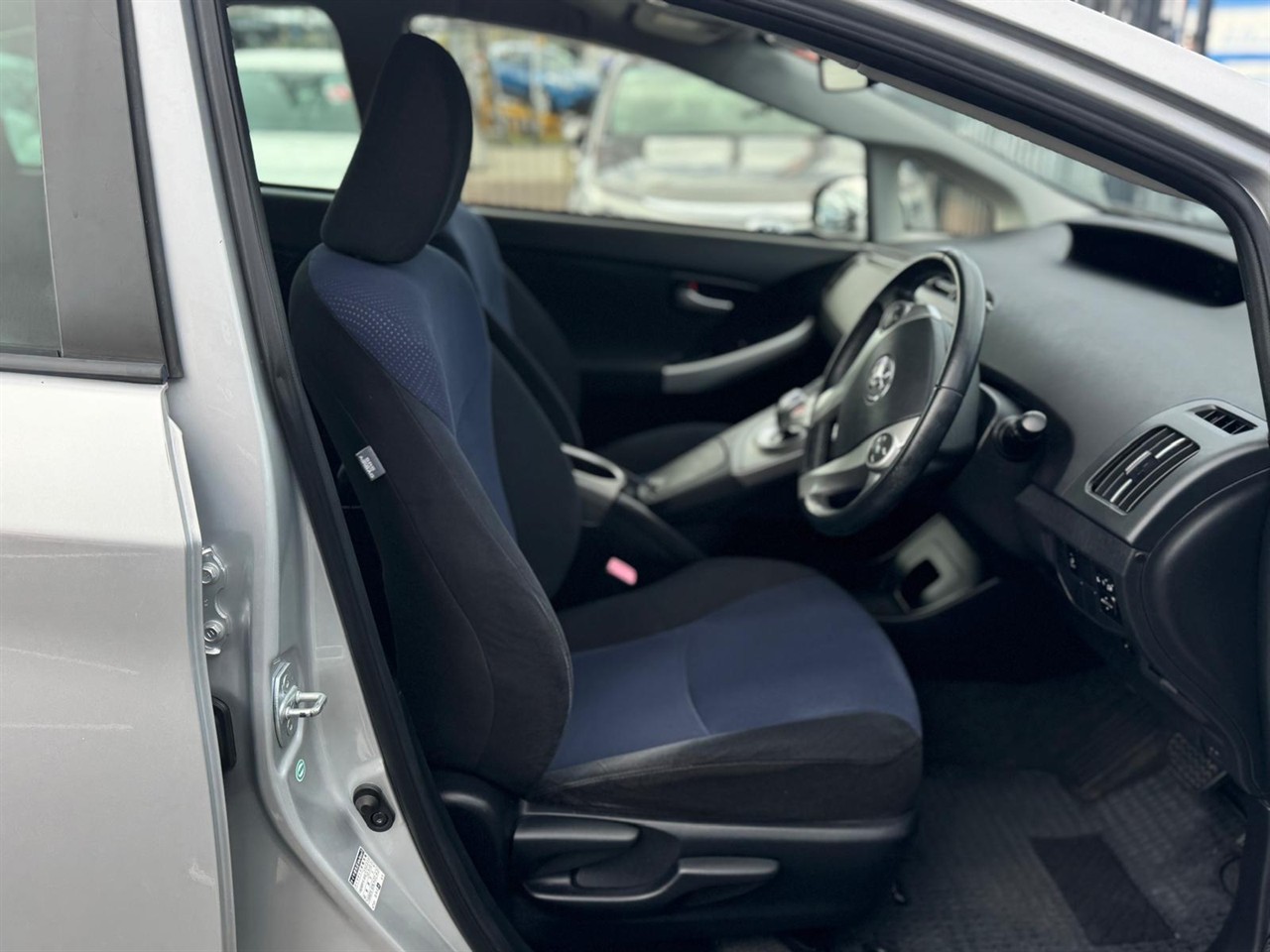 2013 Toyota PRIUS thumbnail