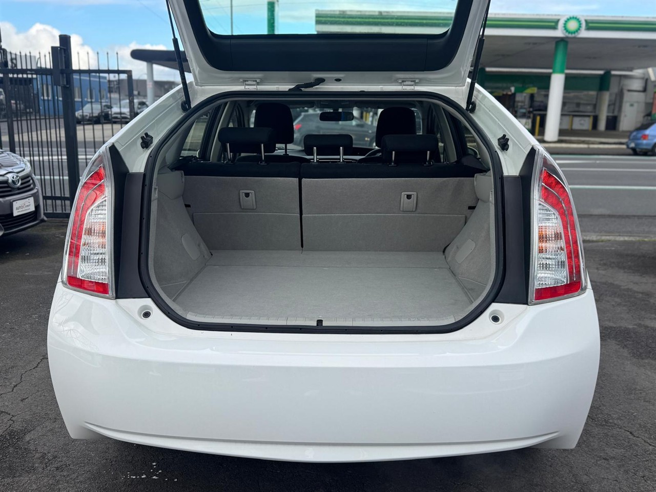 2014 Toyota PRIUS thumbnail