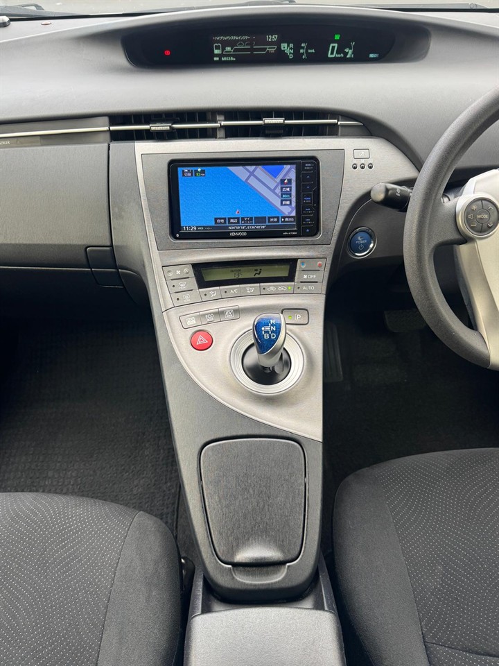 2014 Toyota PRIUS thumbnail
