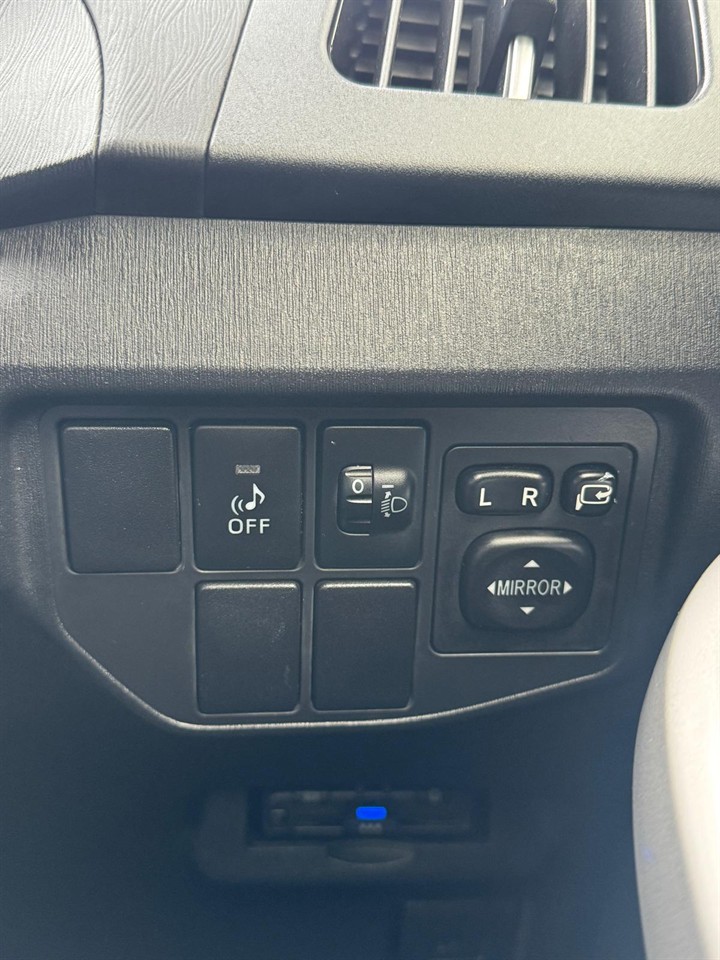 2014 Toyota PRIUS thumbnail