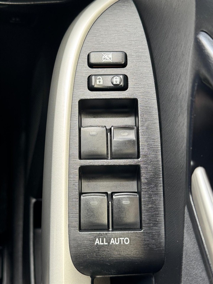 2013 Toyota PRIUS thumbnail