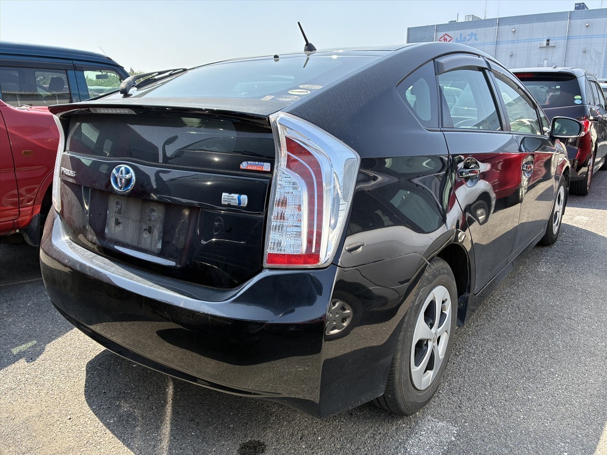 2013 Toyota PRIUS thumbnail