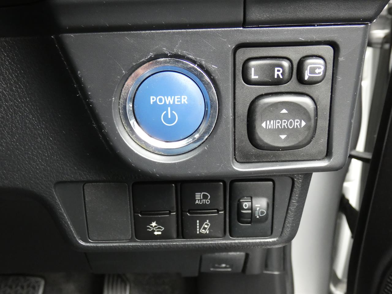 2020 Toyota COROLLA thumbnail