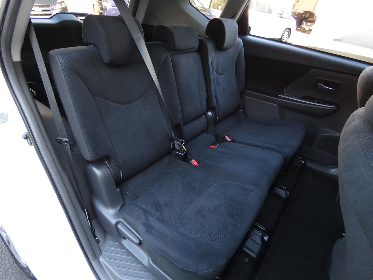 2014 Toyota Prius thumbnail