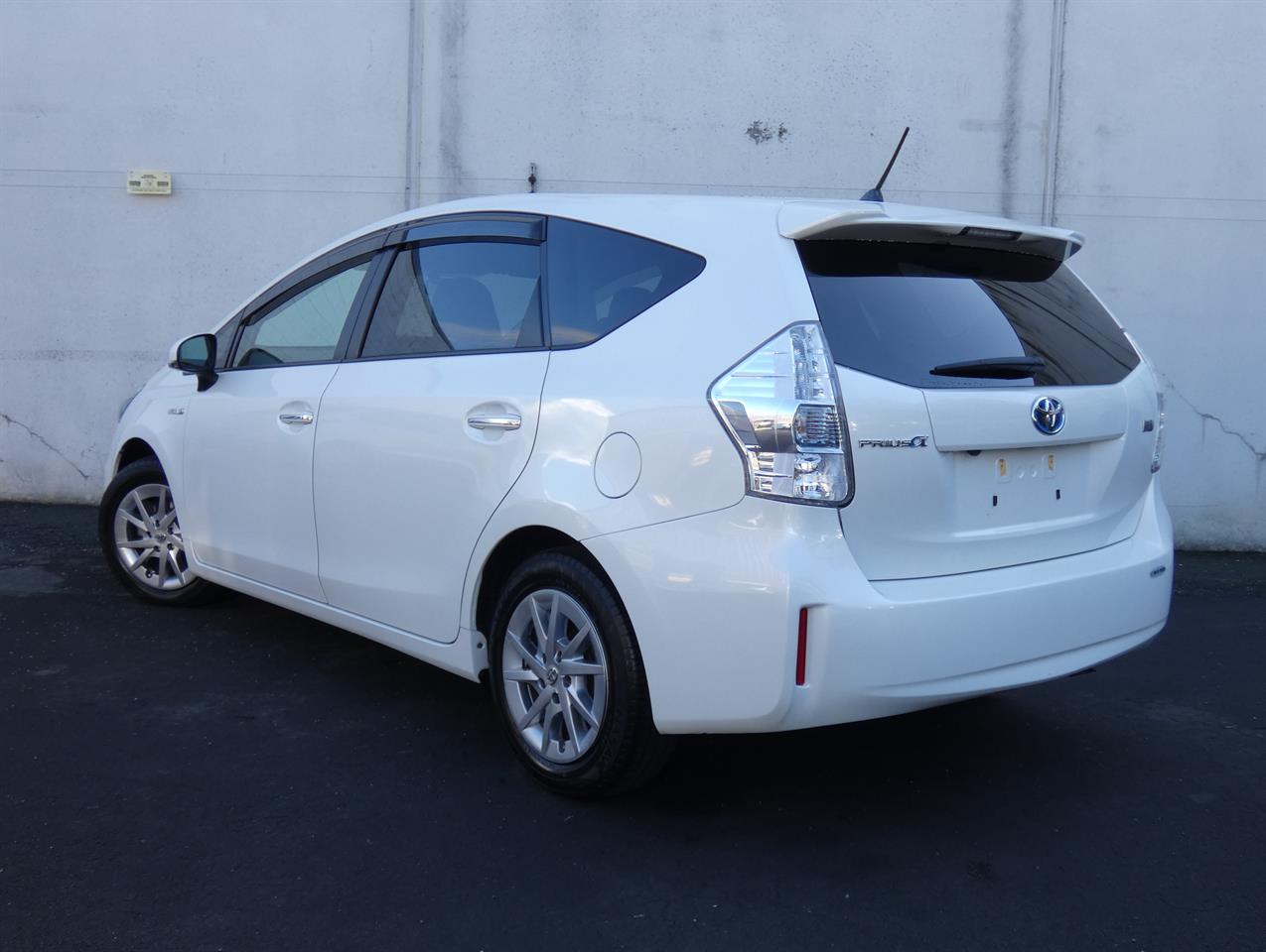 2014 Toyota Prius thumbnail