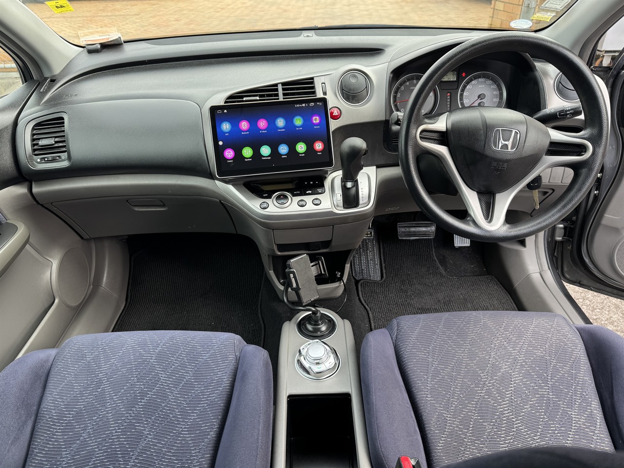 2010 Honda Stream thumbnail