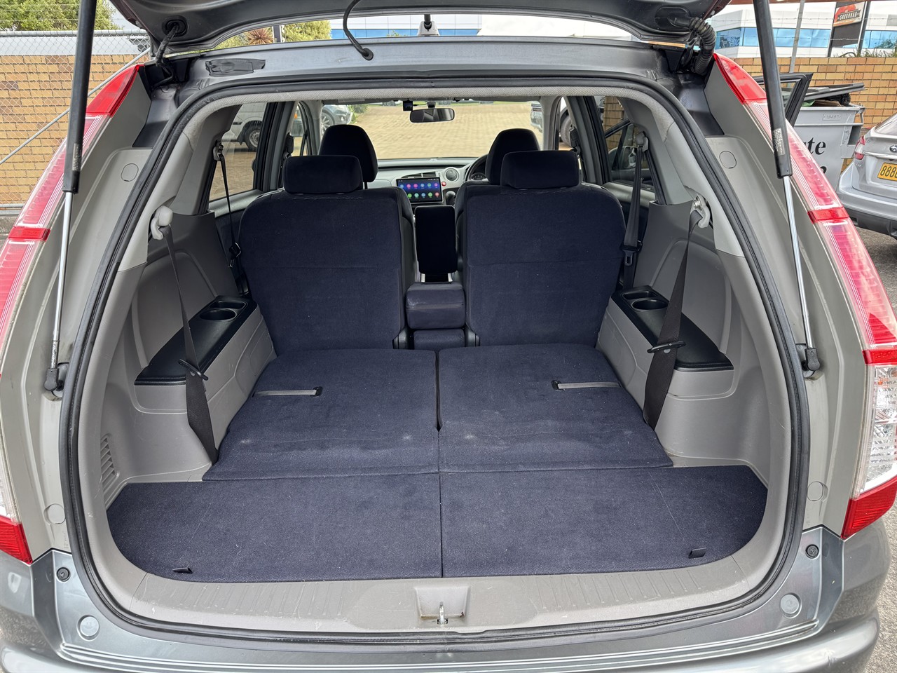 2010 Honda Stream thumbnail