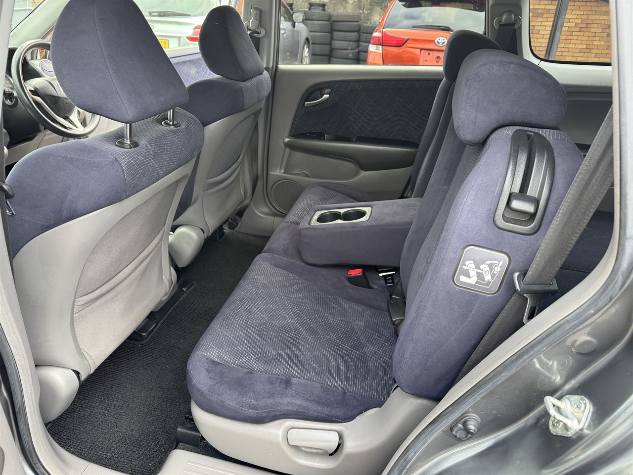 2010 Honda Stream thumbnail