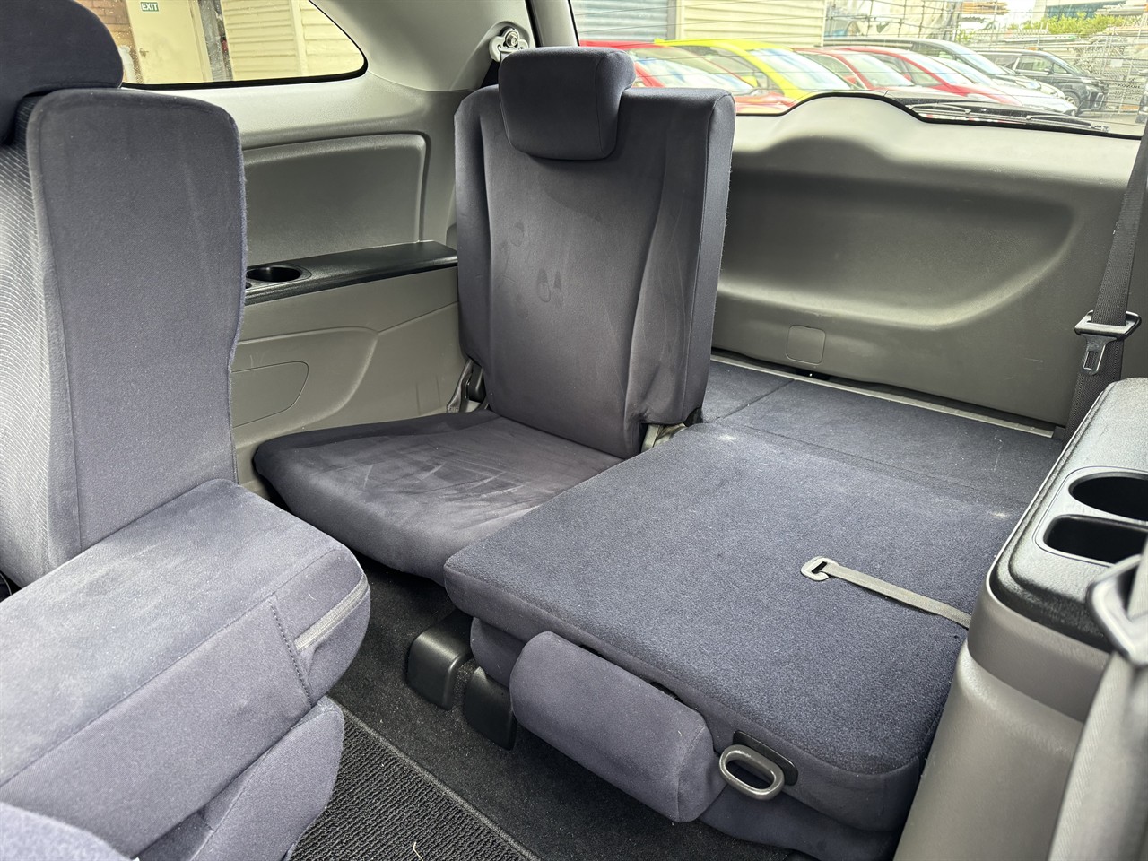 2010 Honda Stream thumbnail