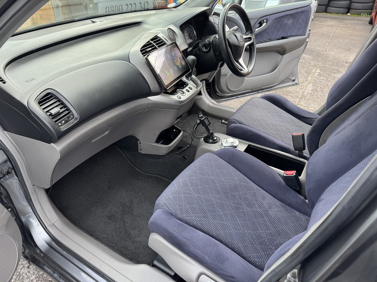 2010 Honda Stream thumbnail