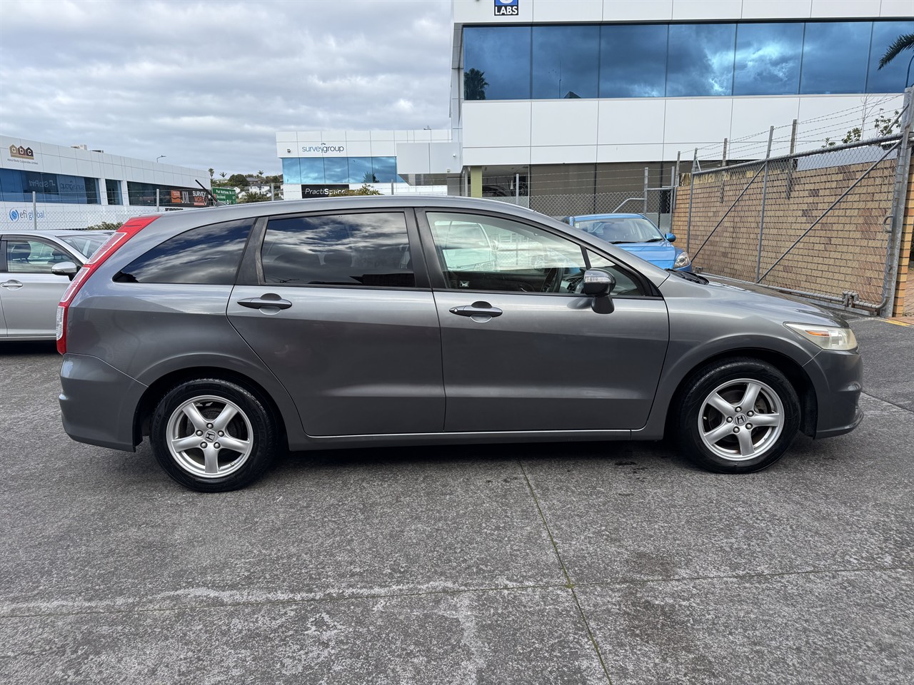 2010 Honda Stream thumbnail