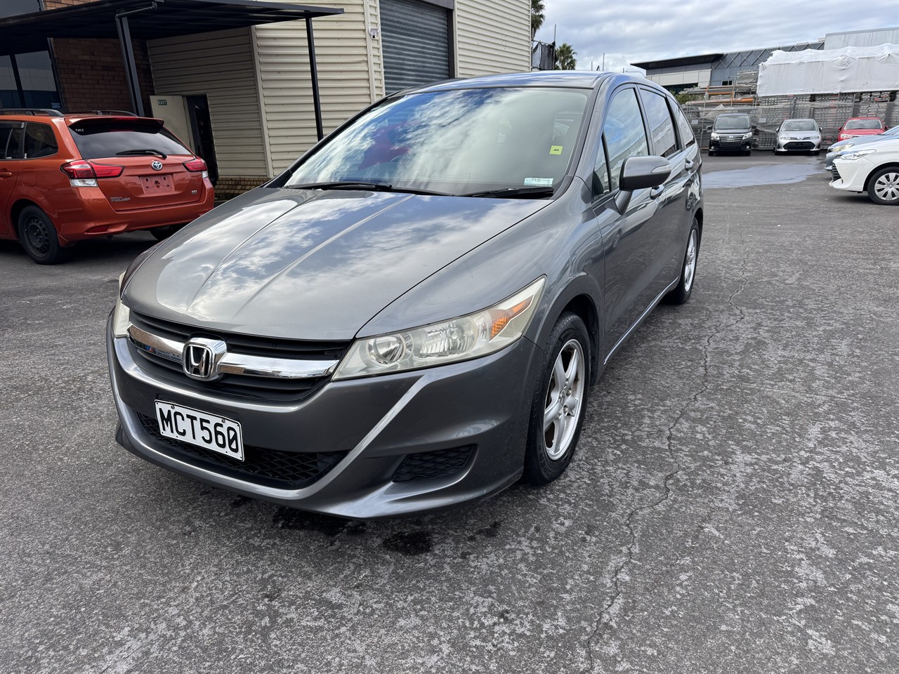 2010 Honda Stream thumbnail
