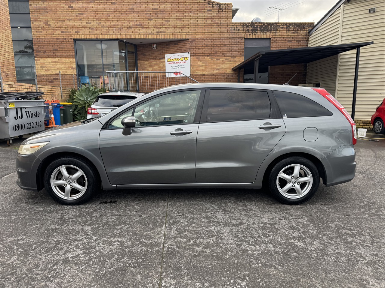 2010 Honda Stream thumbnail