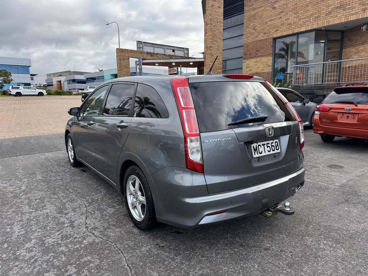 2010 Honda Stream thumbnail